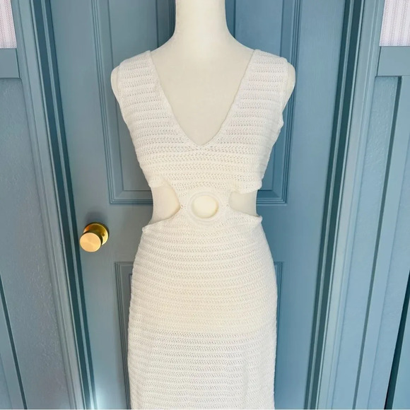 New Devon Windsor Sonya Crochet Cream Cutout Midi Dress - Picture 4 of 15